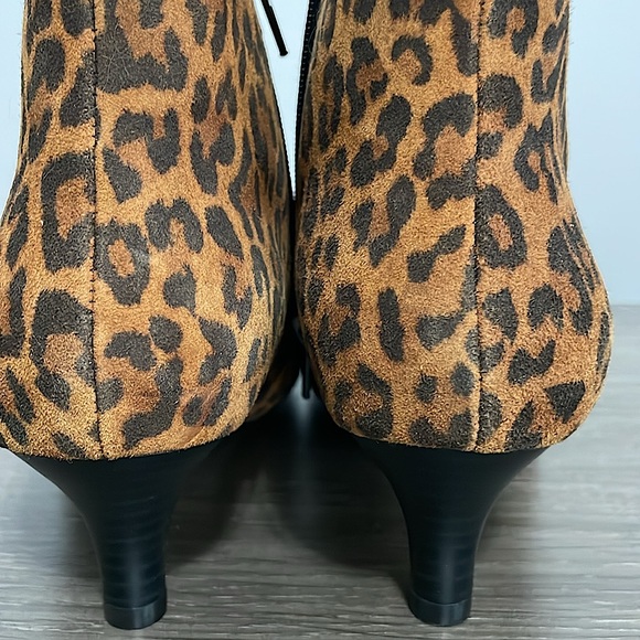 Clark’s Leopard Print Booties (Ankle Boots) - Picture 6 of 11